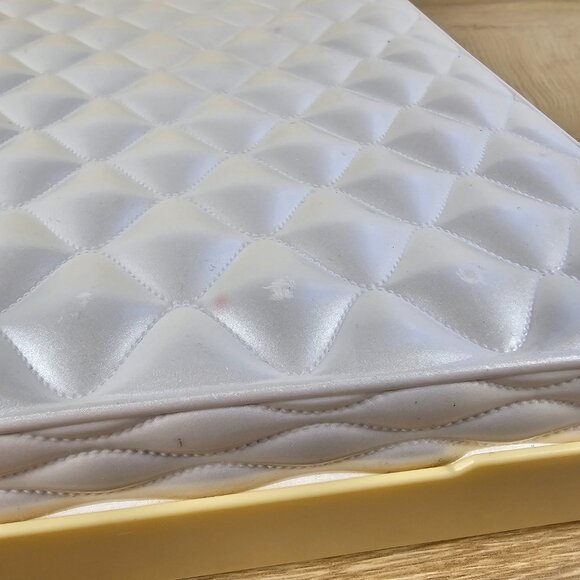 MGA Entertainment Rainbow High Bed Blanket Pillows Headboard Dollhouse Furniture - Picture 6 of 11